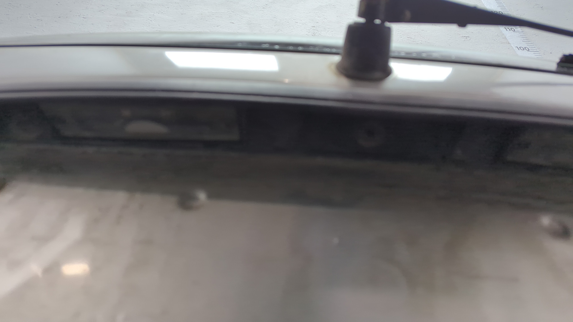 Дверь багажника