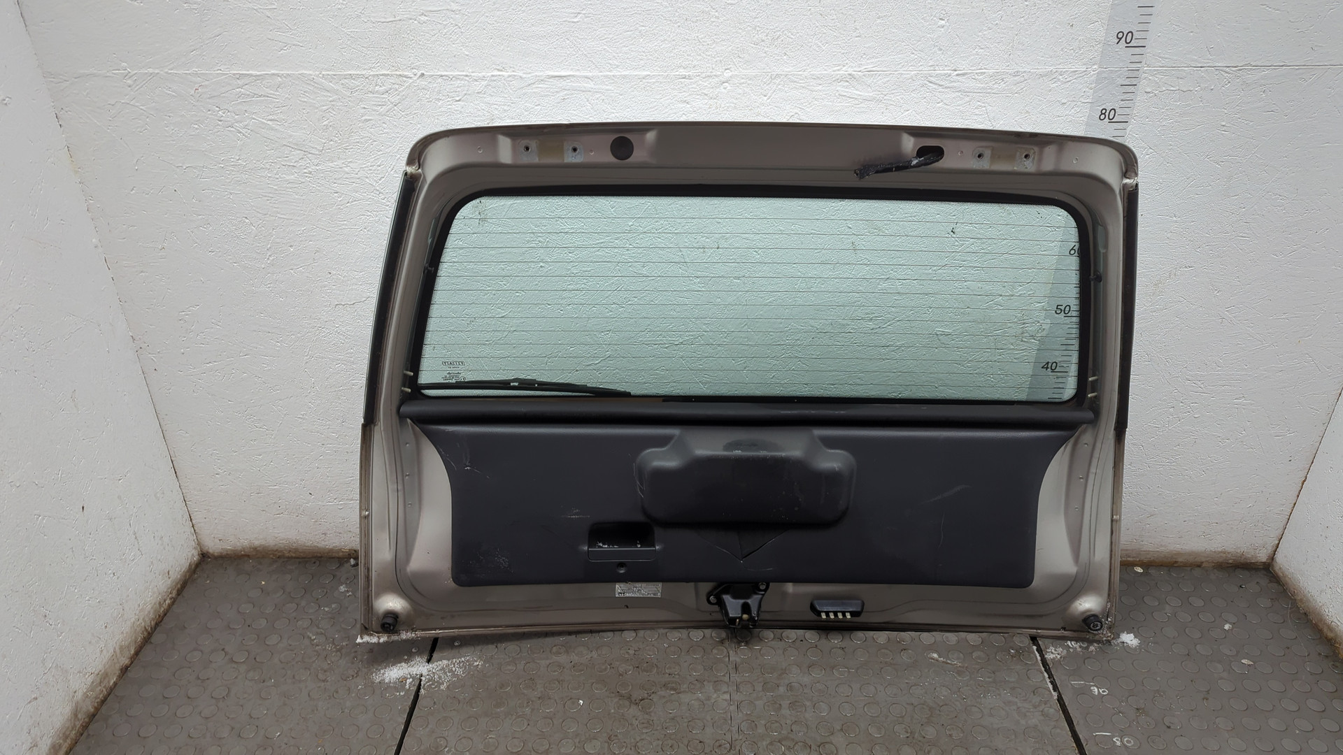 Дверь багажника