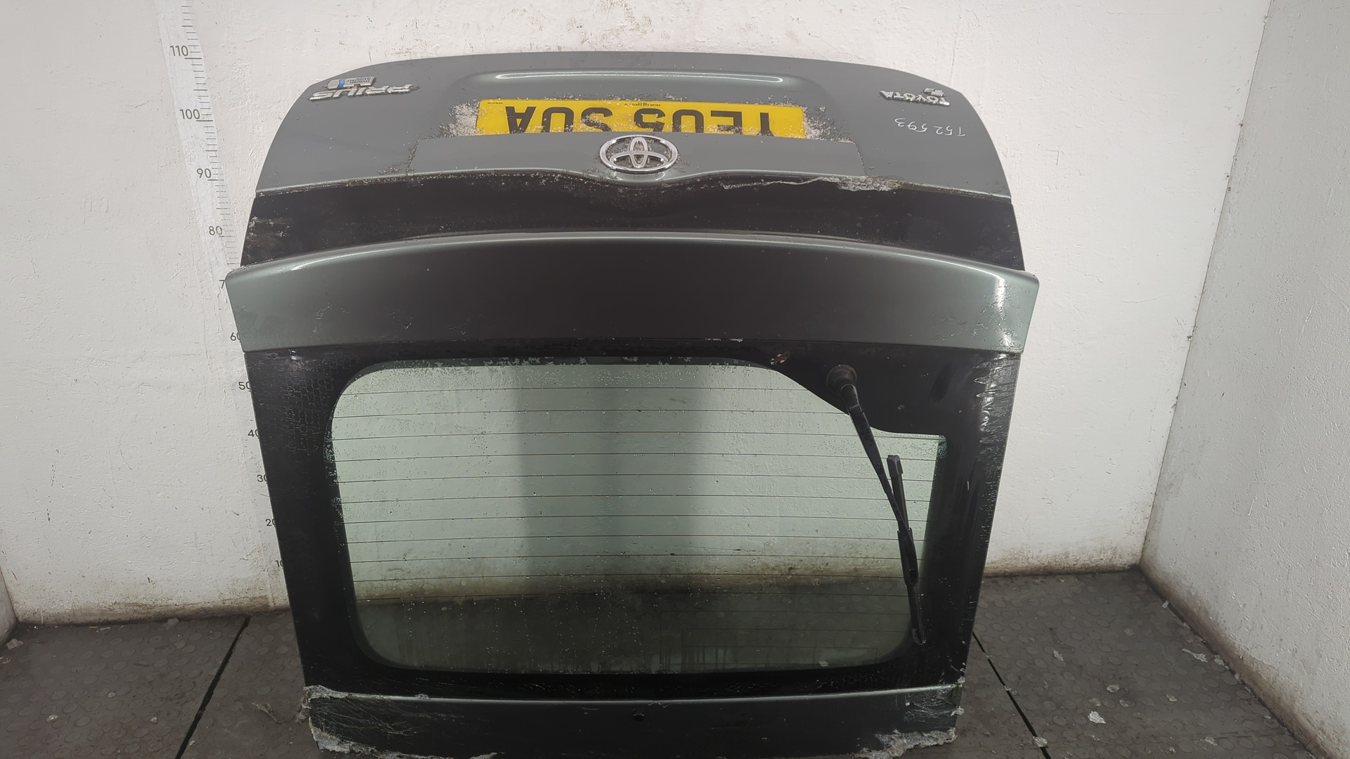 Дверь багажника