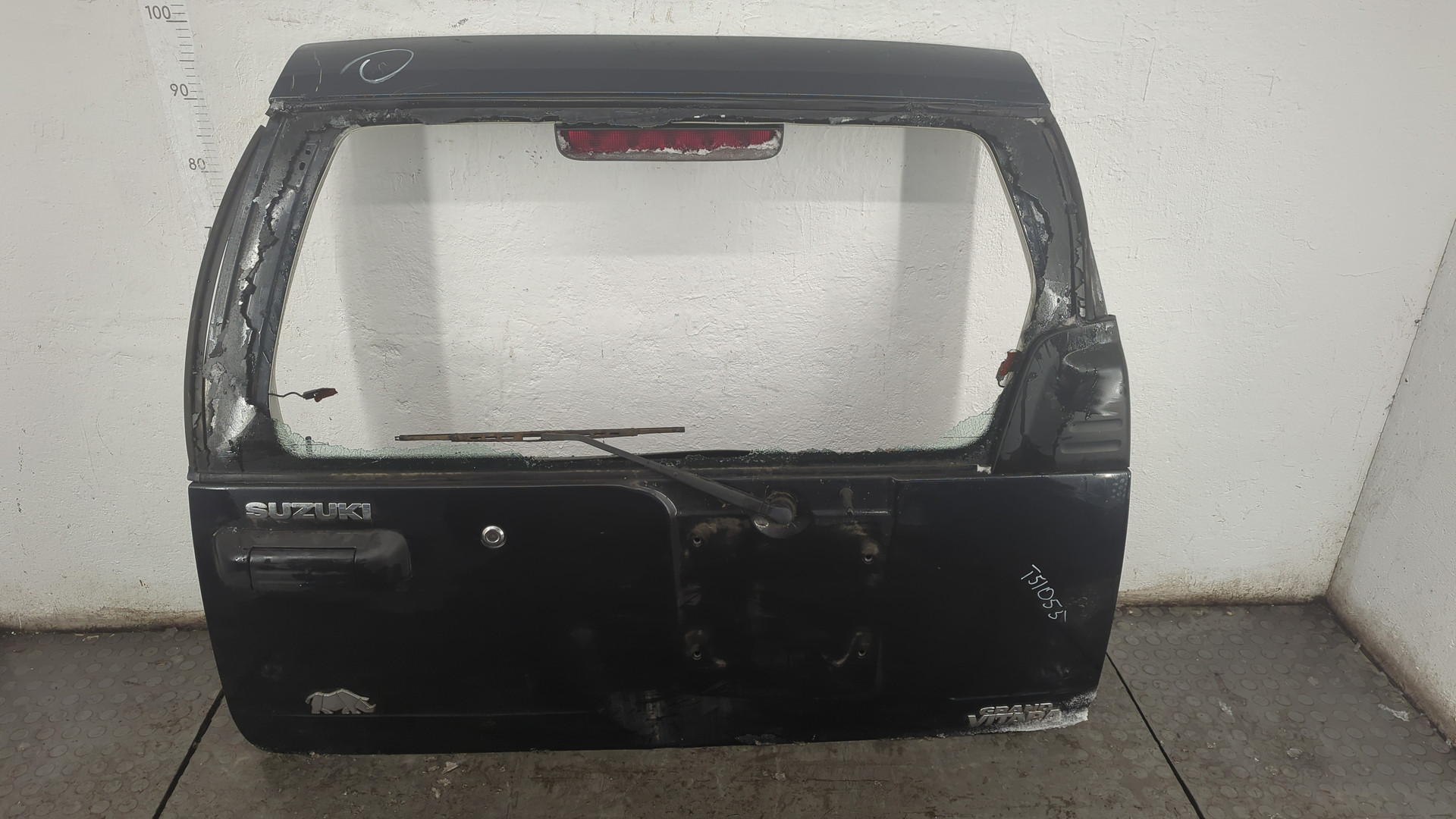 Дверь багажника