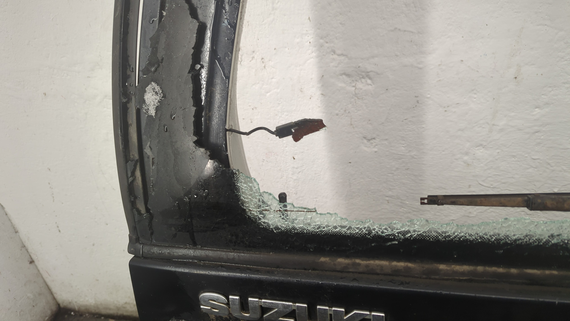 Дверь багажника