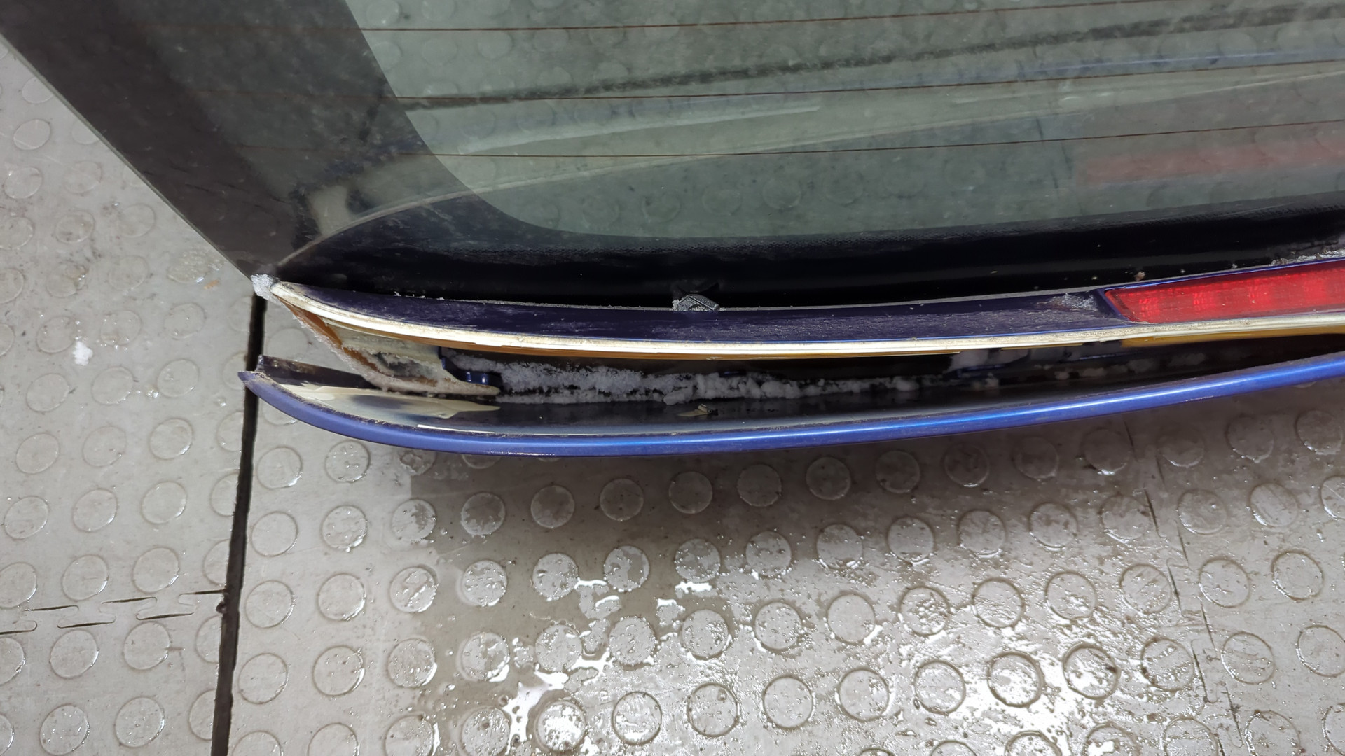 Дверь багажника