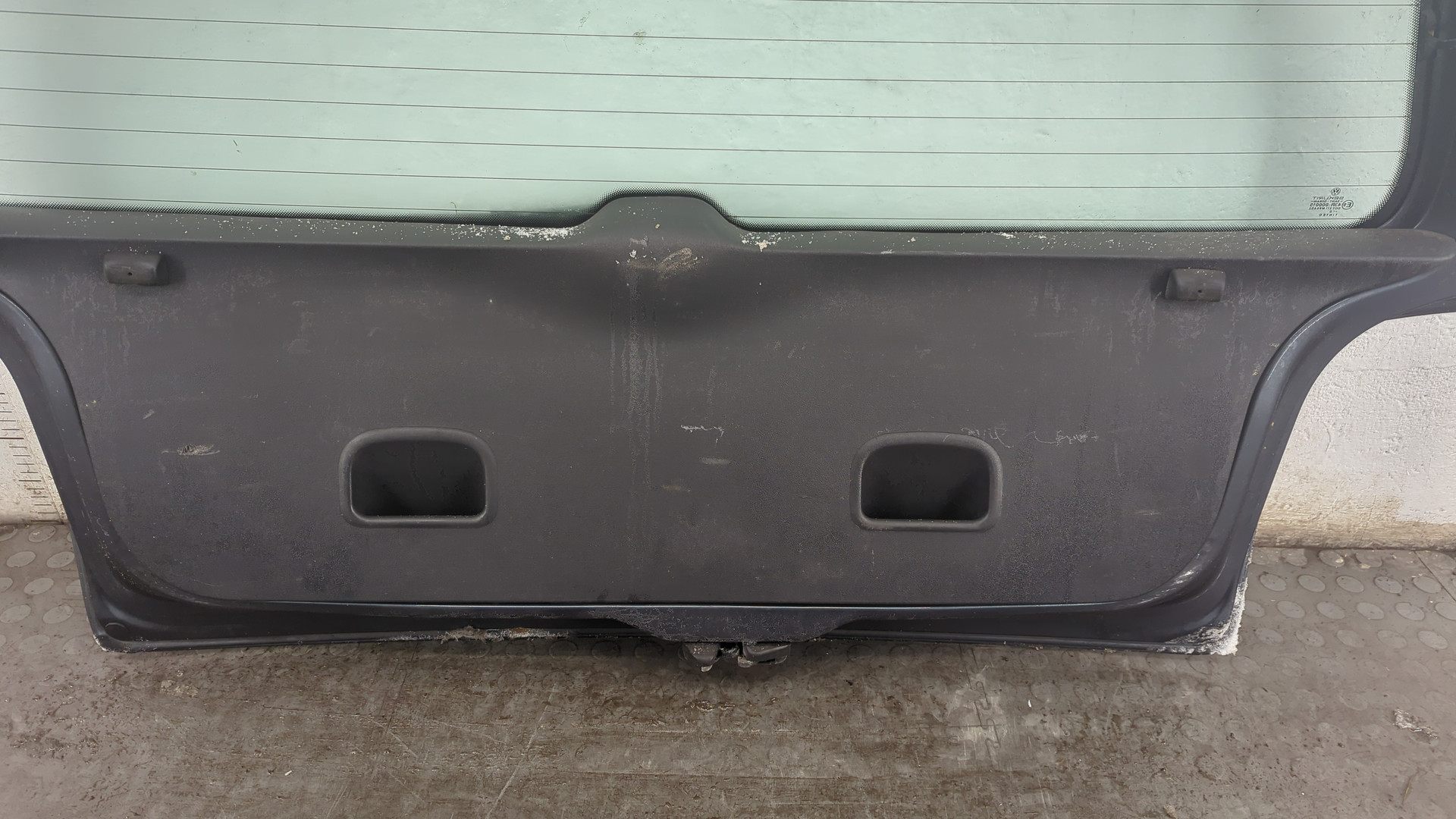 Дверь багажника