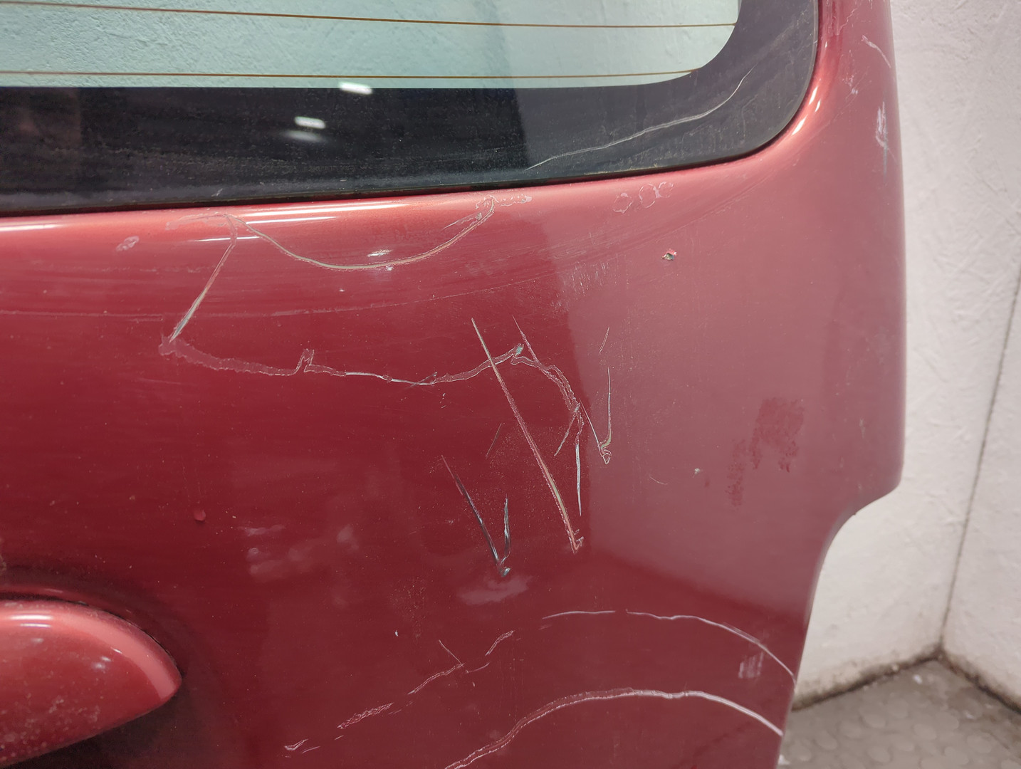 Дверь багажника