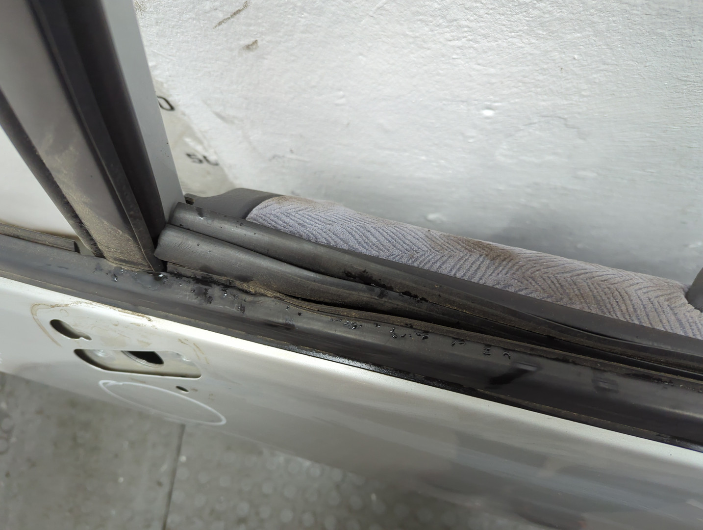 Дверь передняя левая