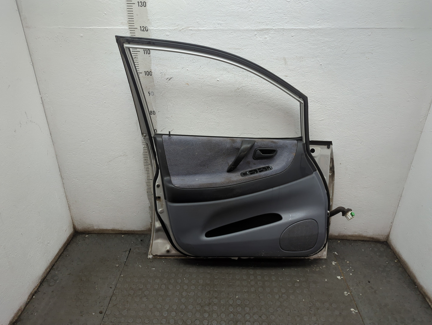 Дверь передняя левая