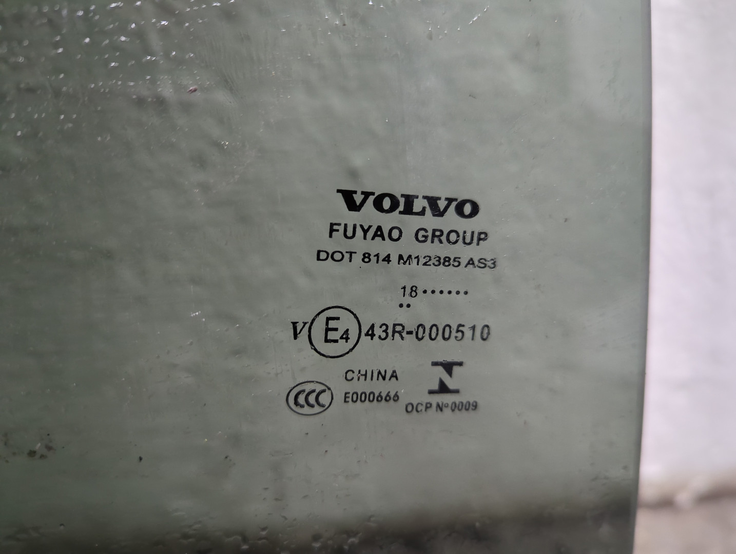 Стекло двери задней правой