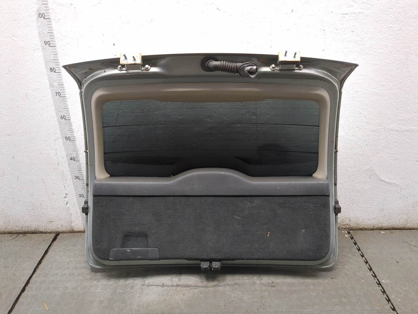 Дверь багажника