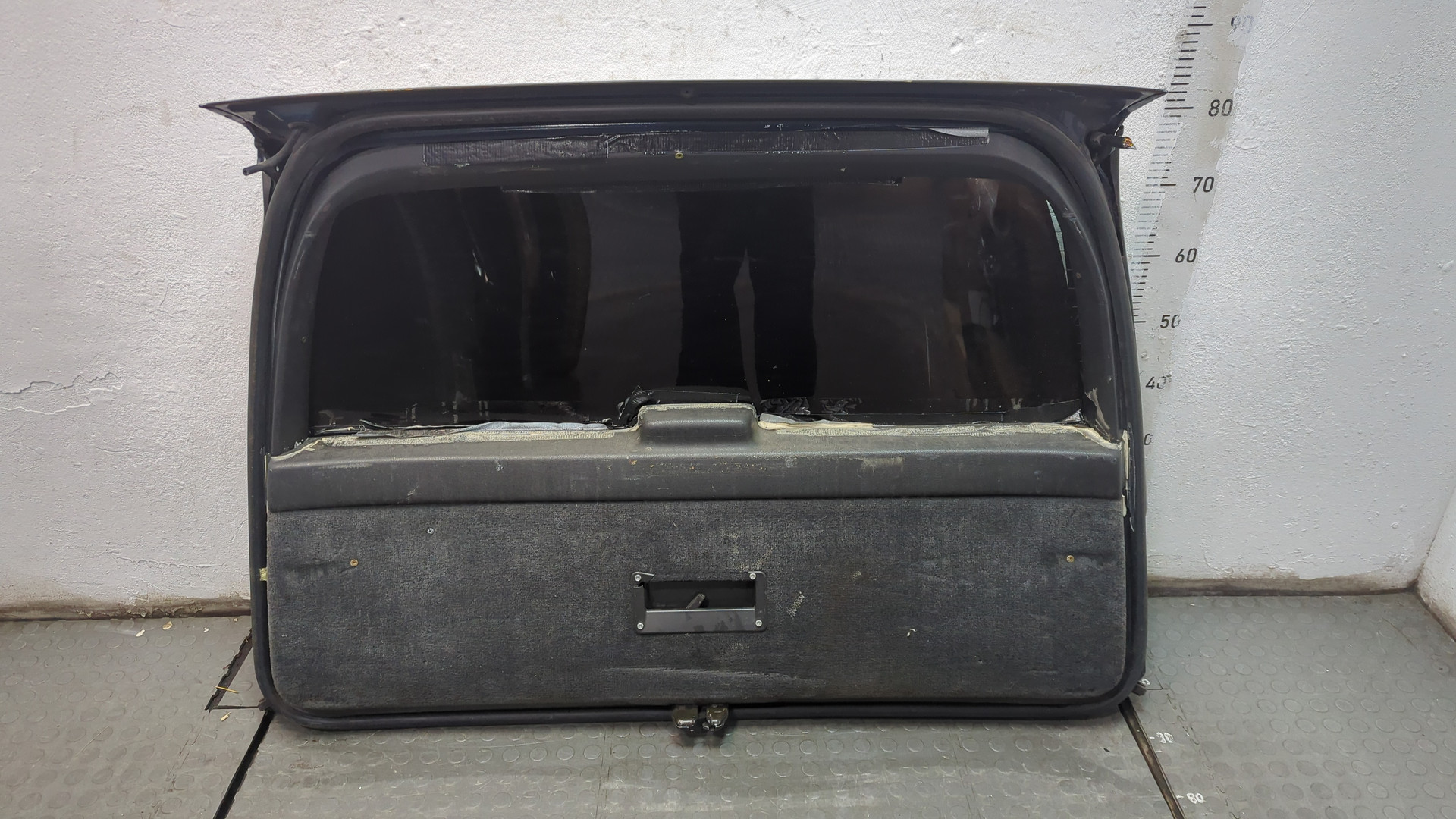 Дверь багажника