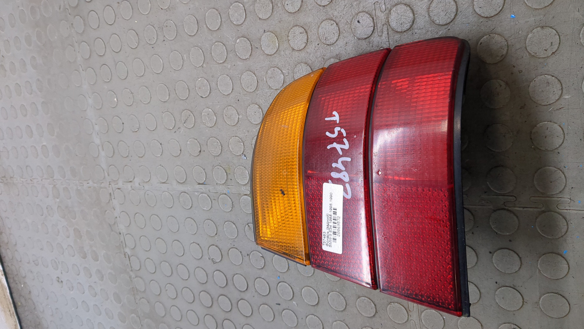 Фонарь задний правый