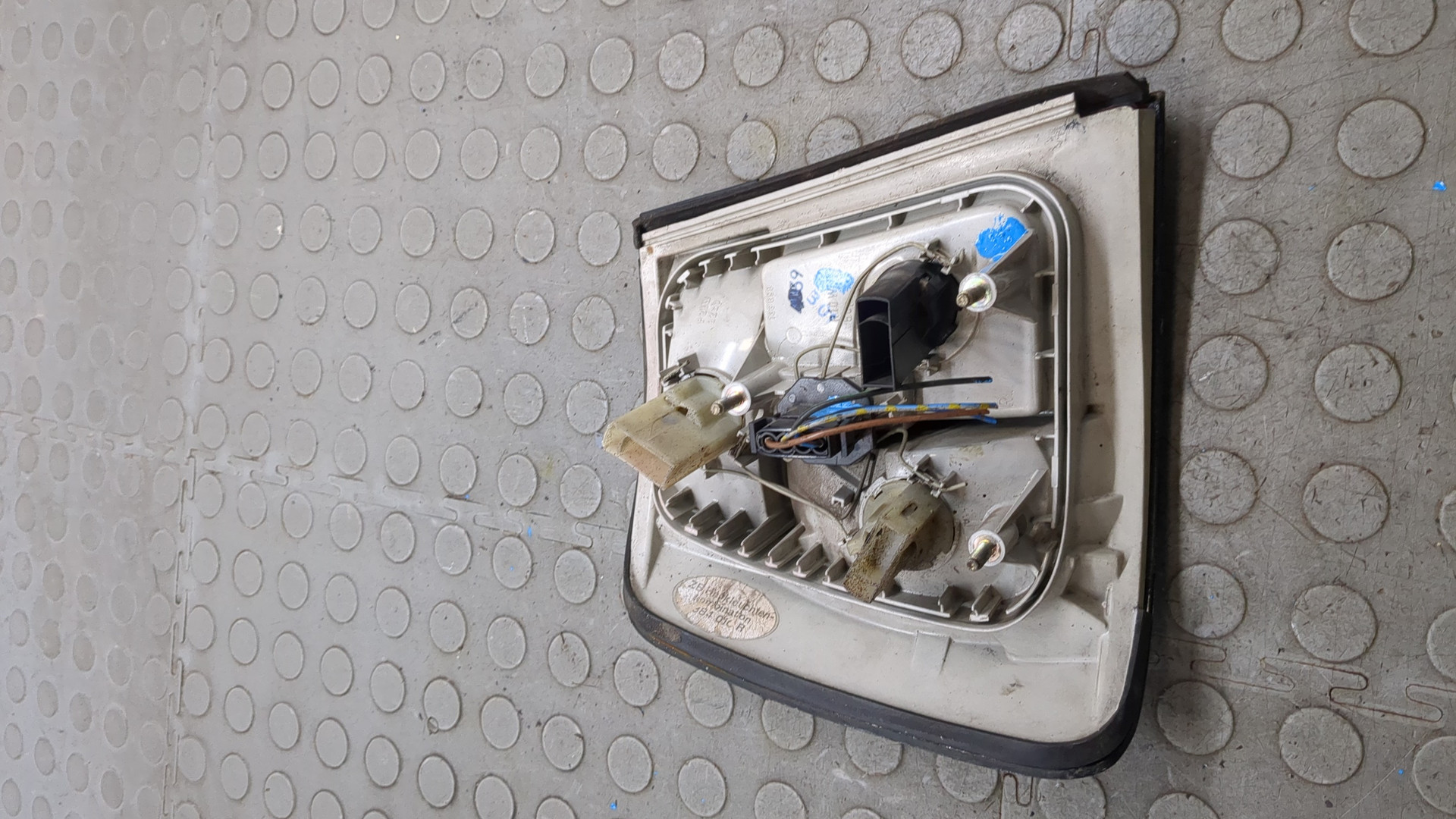 Фонарь задний правый