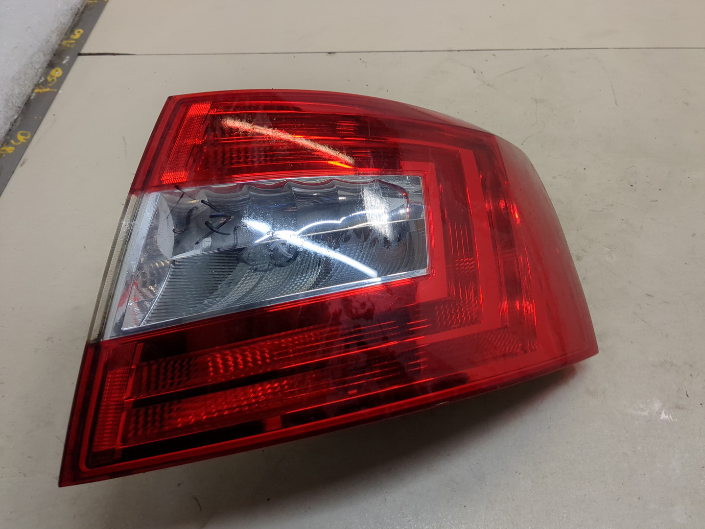 Фонарь задний правый