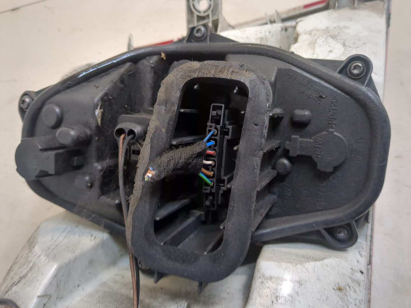 Фонарь задний правый