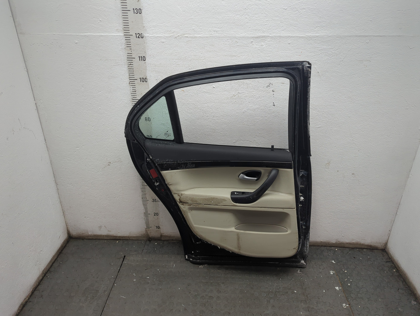 Дверь задняя левая