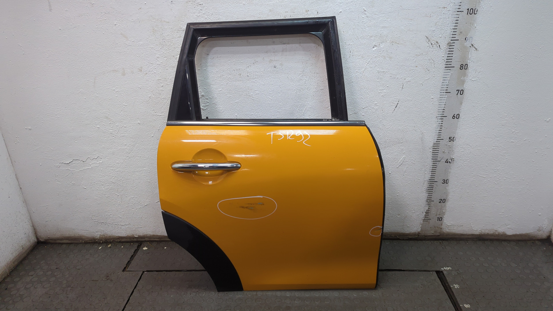 Дверь задняя правая