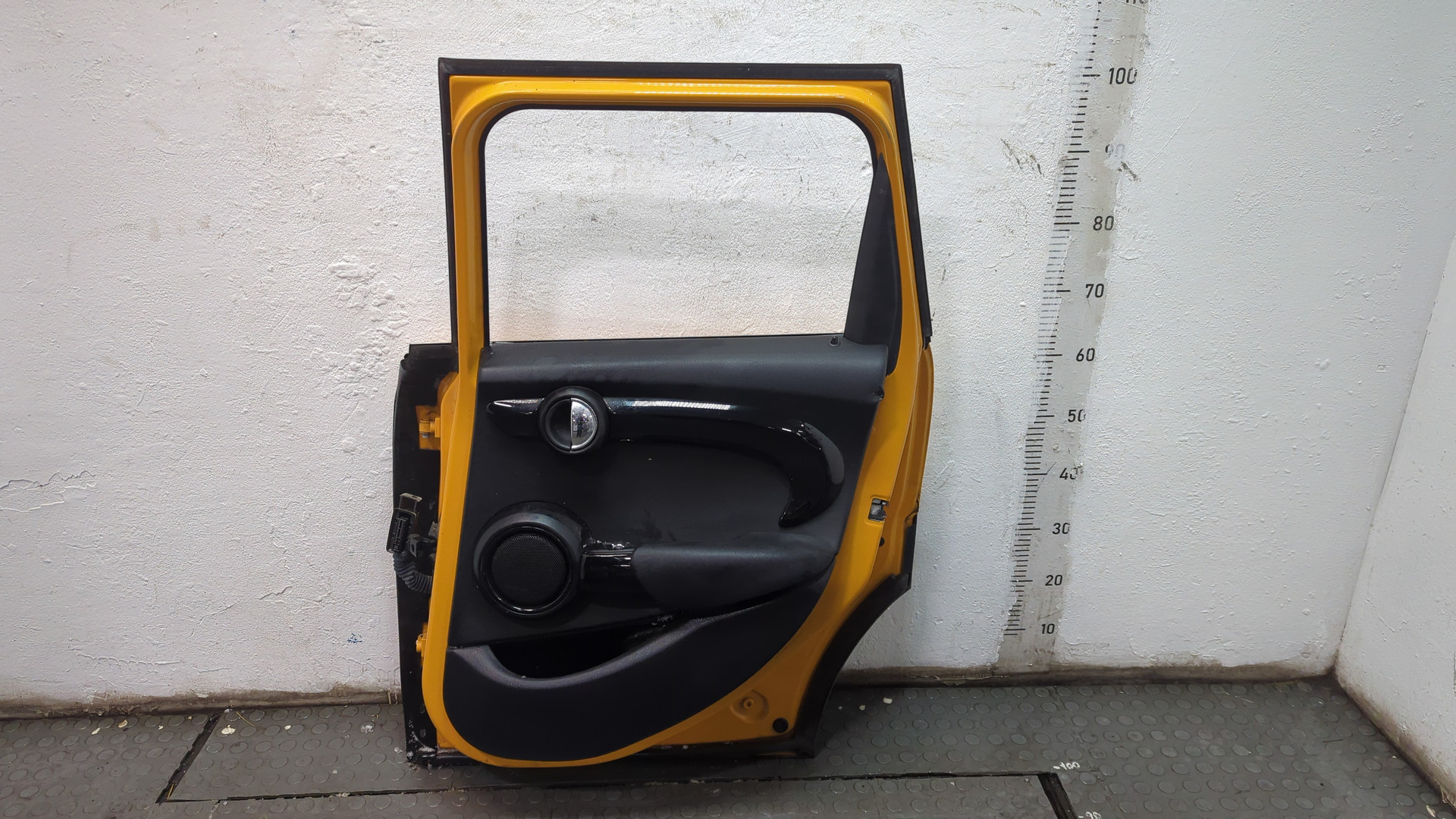 Дверь задняя правая