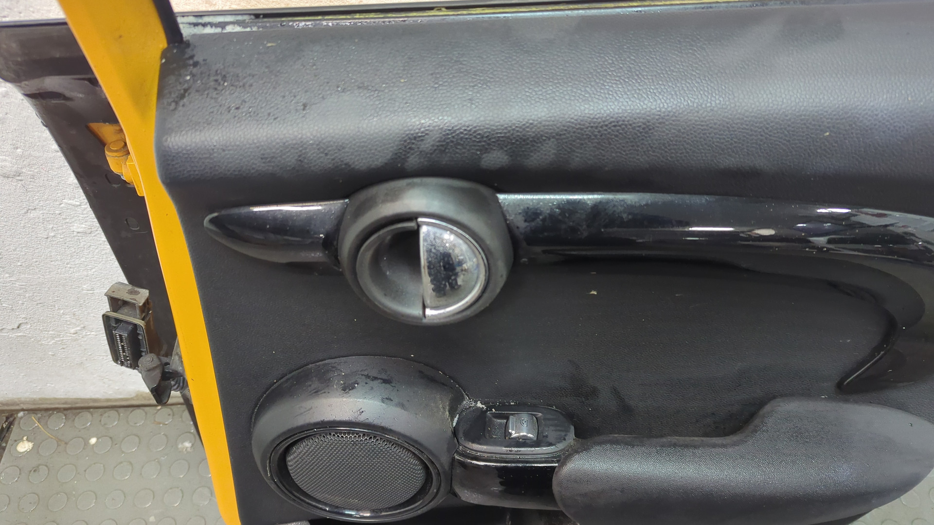 Дверь задняя правая