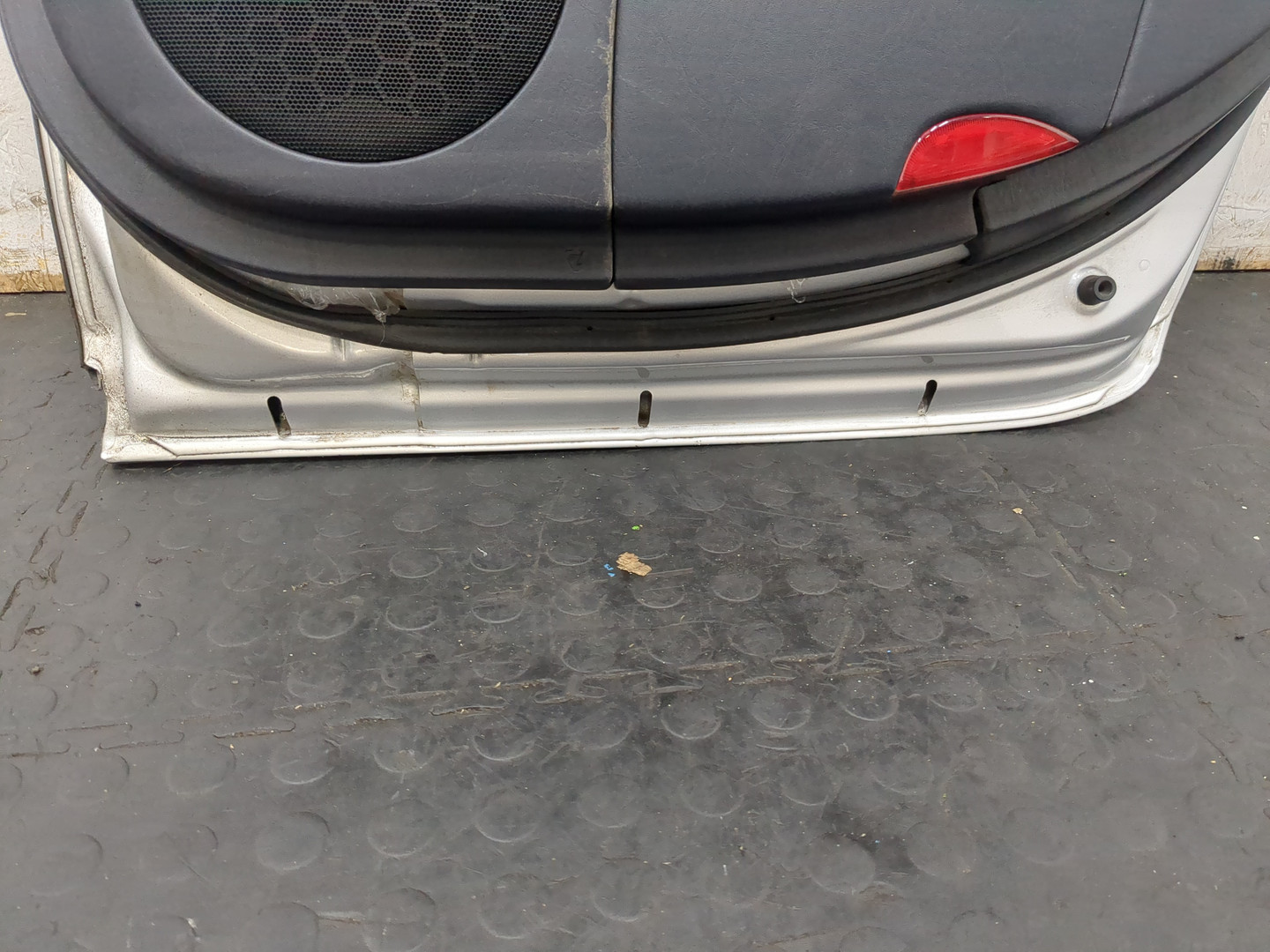 Дверь задняя правая