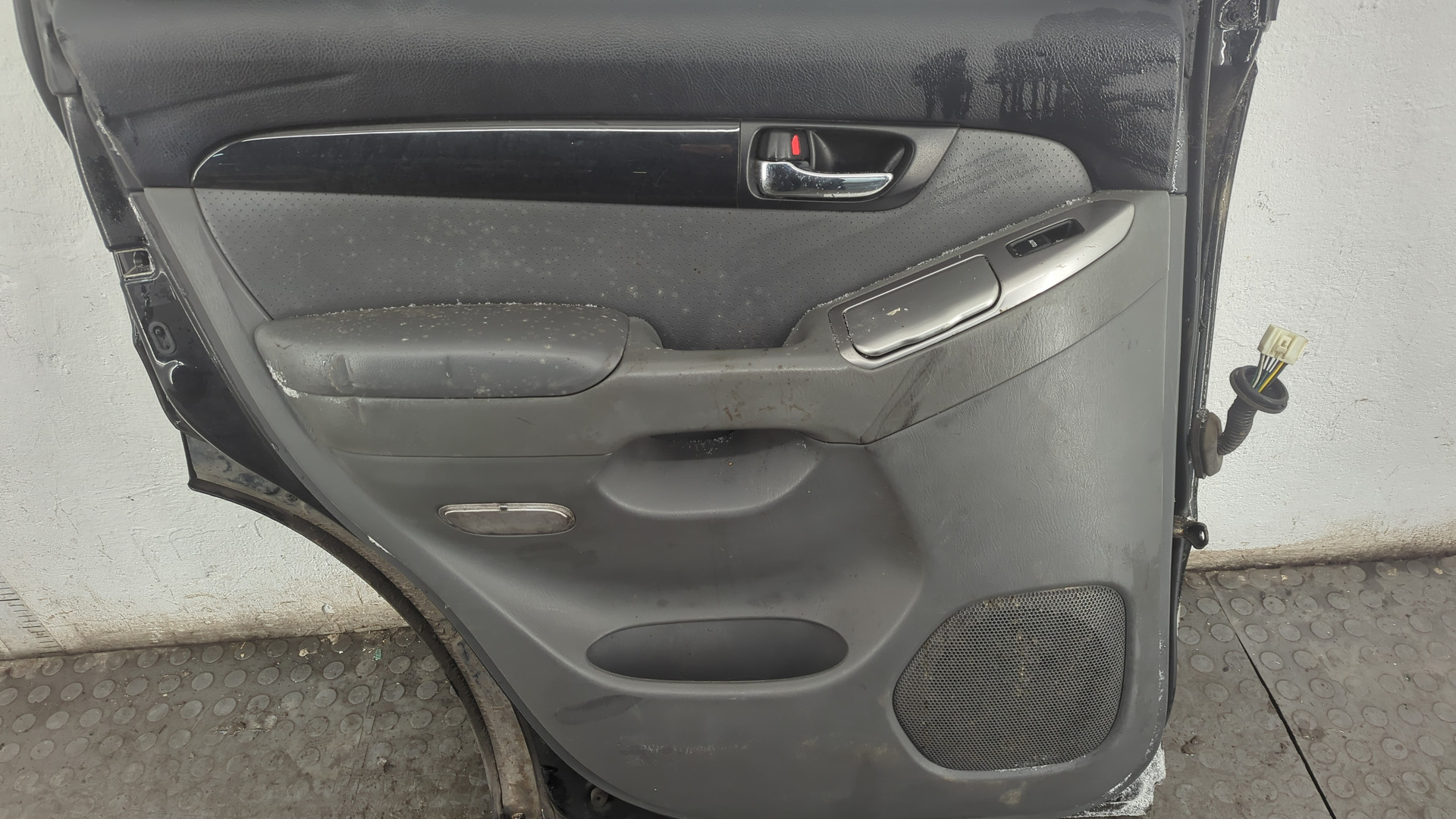 Дверь задняя левая