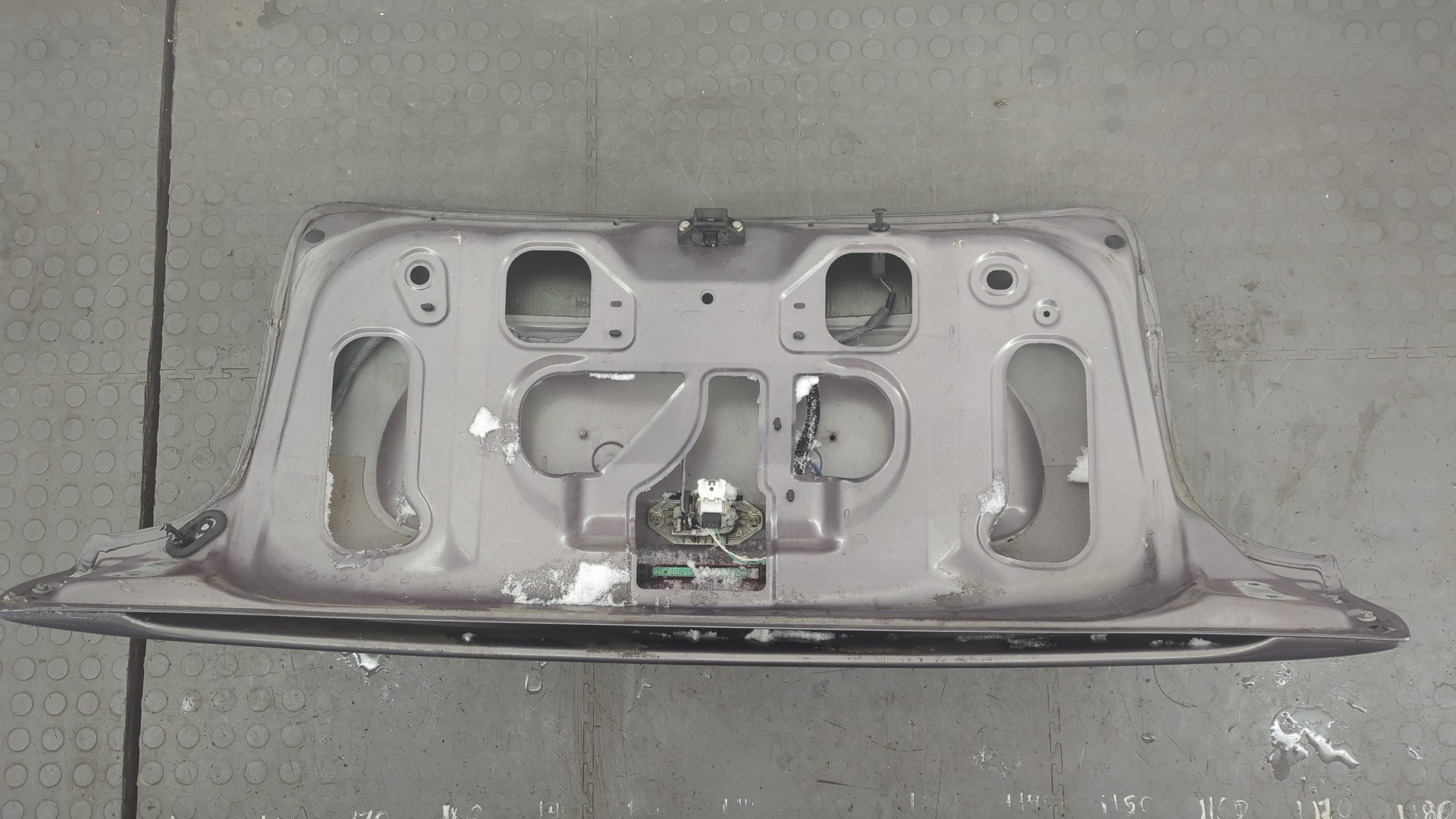 Дверь багажника