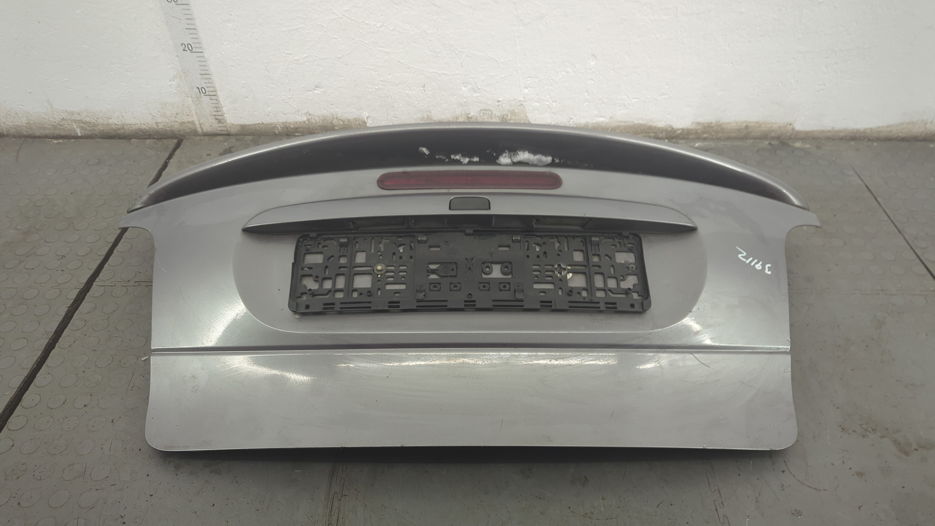 Дверь багажника