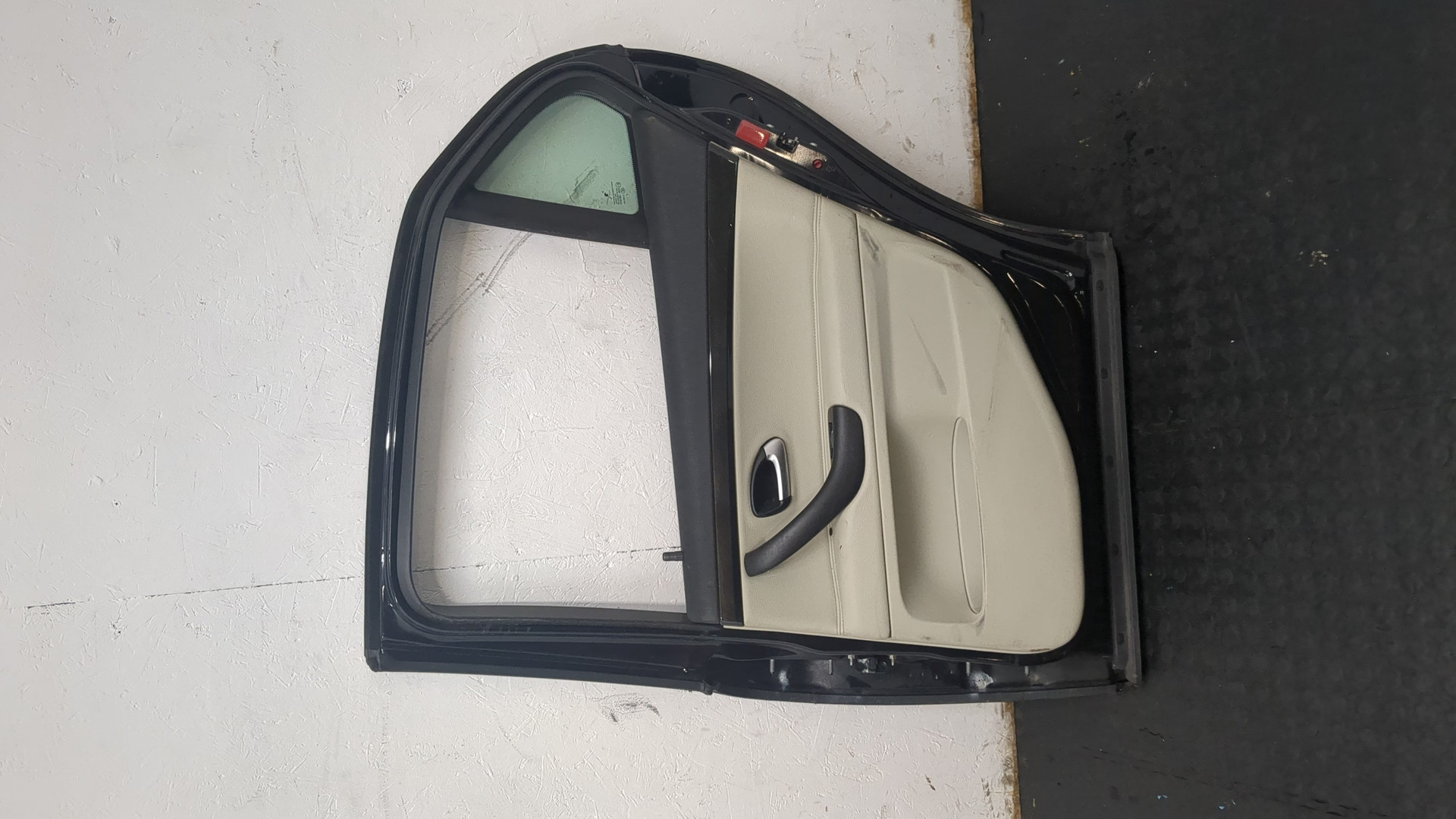 Дверь задняя правая