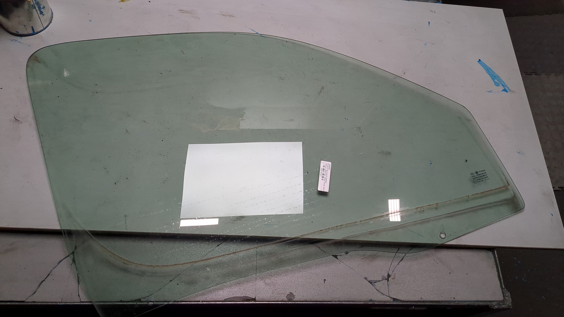 Стекло двери передней правой