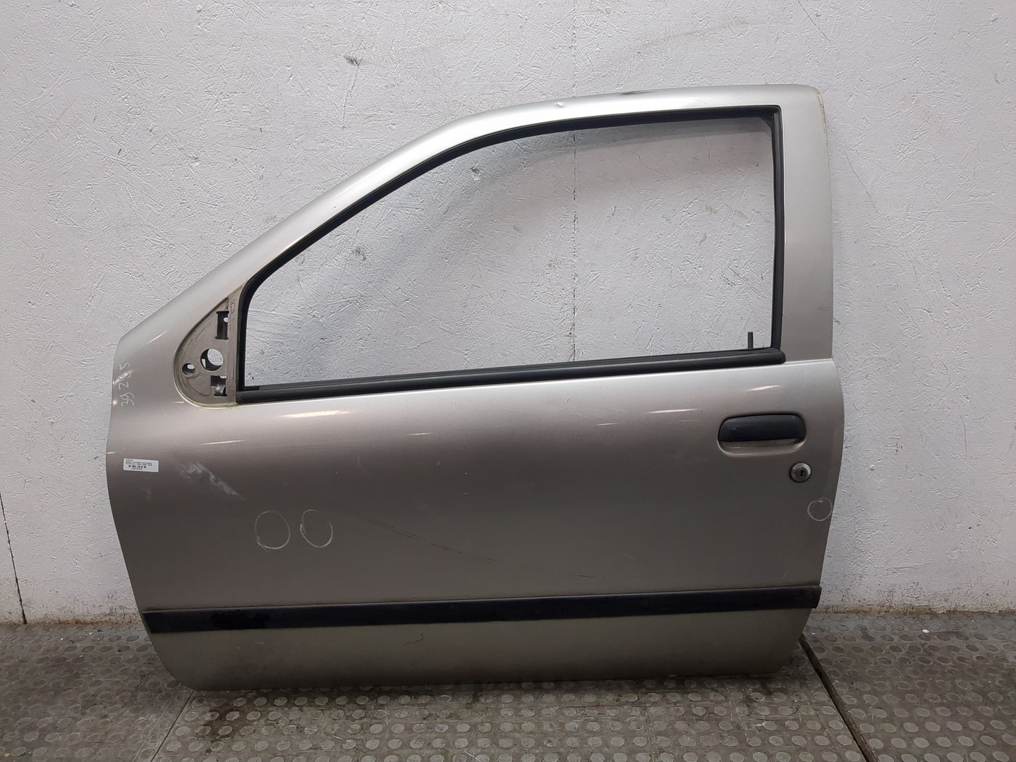 Дверь передняя левая