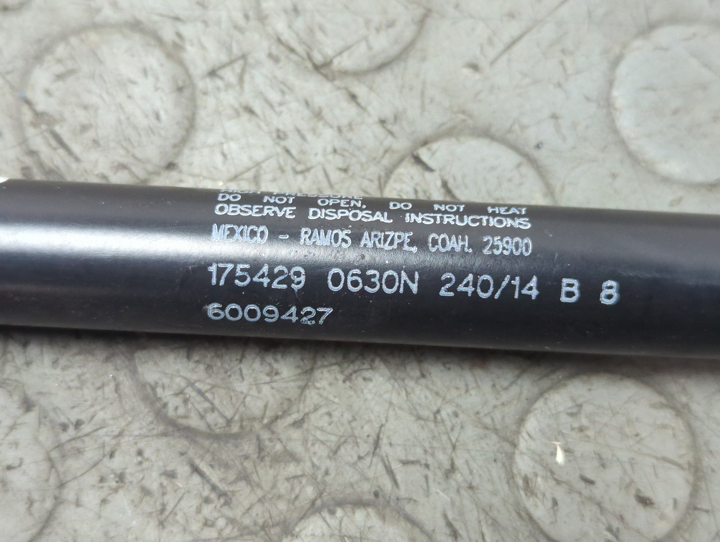 Амортизатор крышки багажника