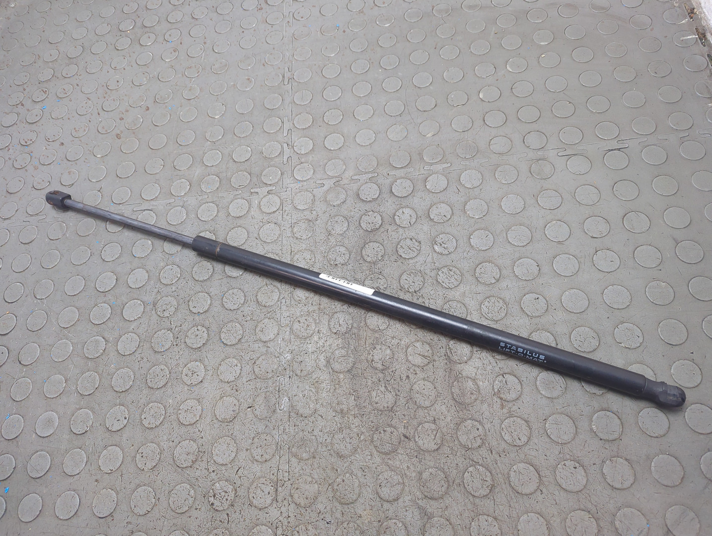 Амортизатор крышки багажника