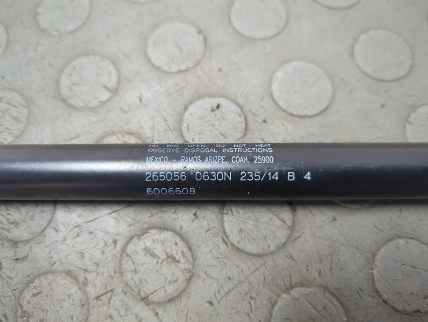 Амортизатор крышки багажника