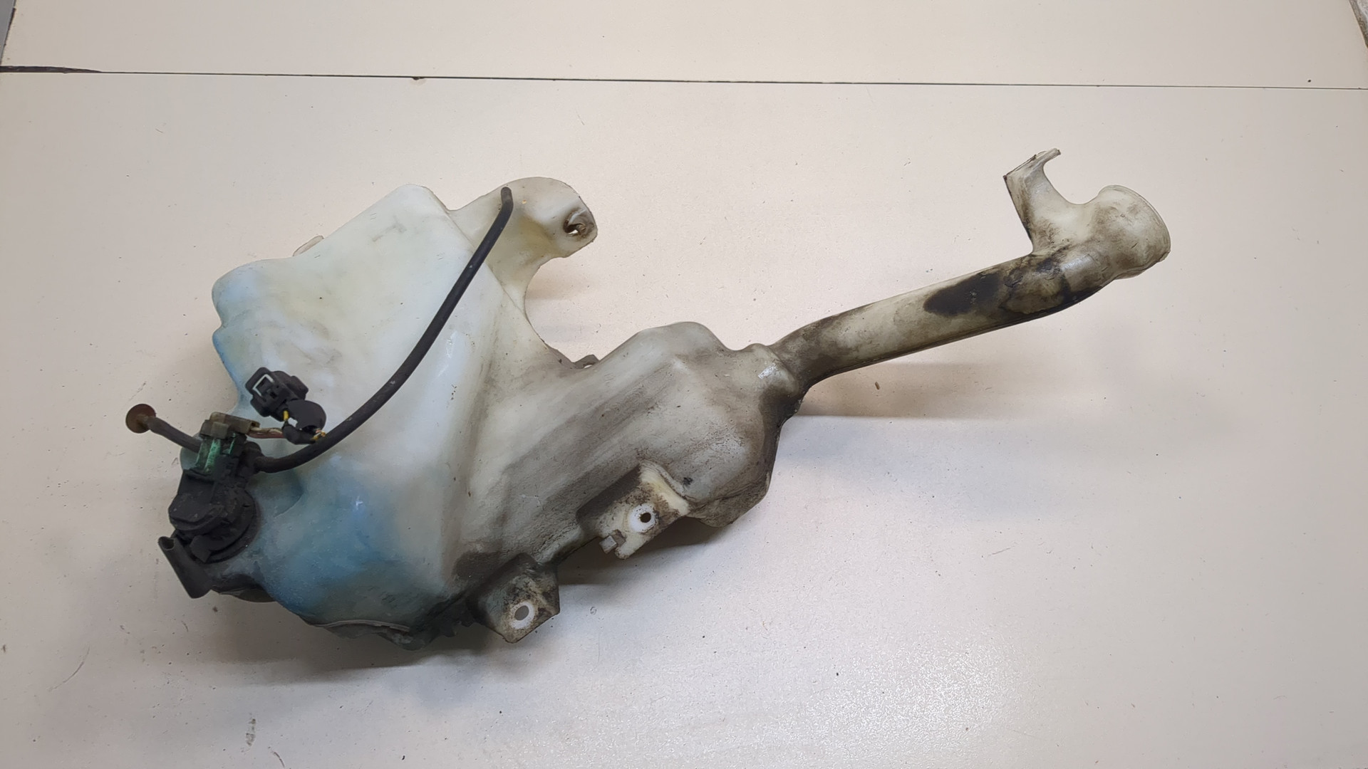 Бачок омывателя лобового стекла