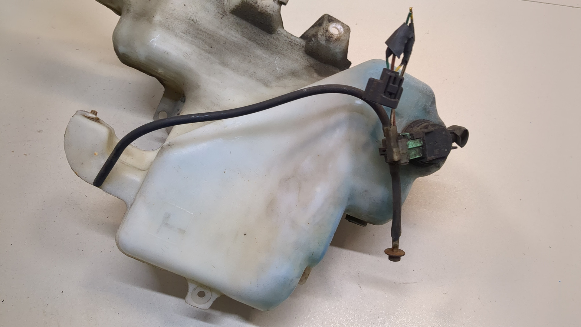 Бачок омывателя лобового стекла