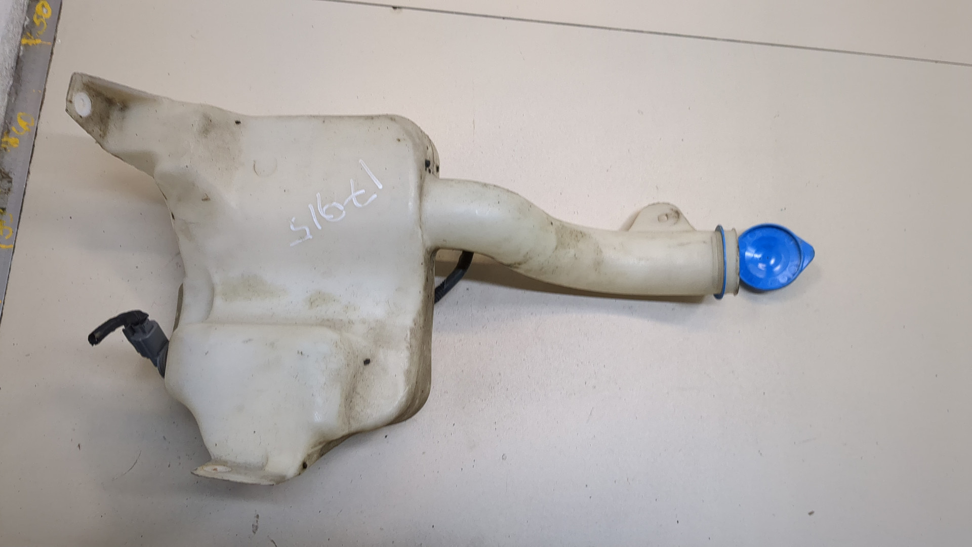 Бачок омывателя лобового стекла