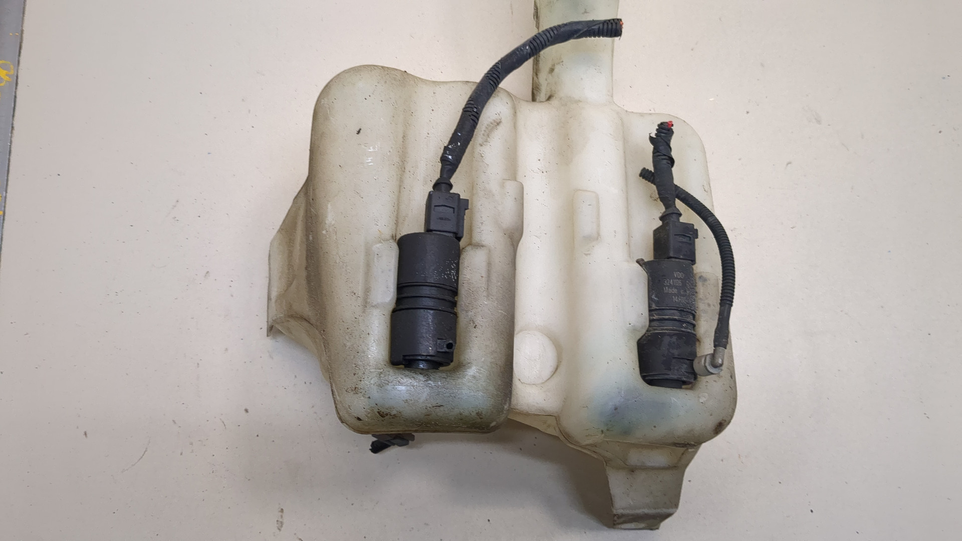 Бачок омывателя лобового стекла