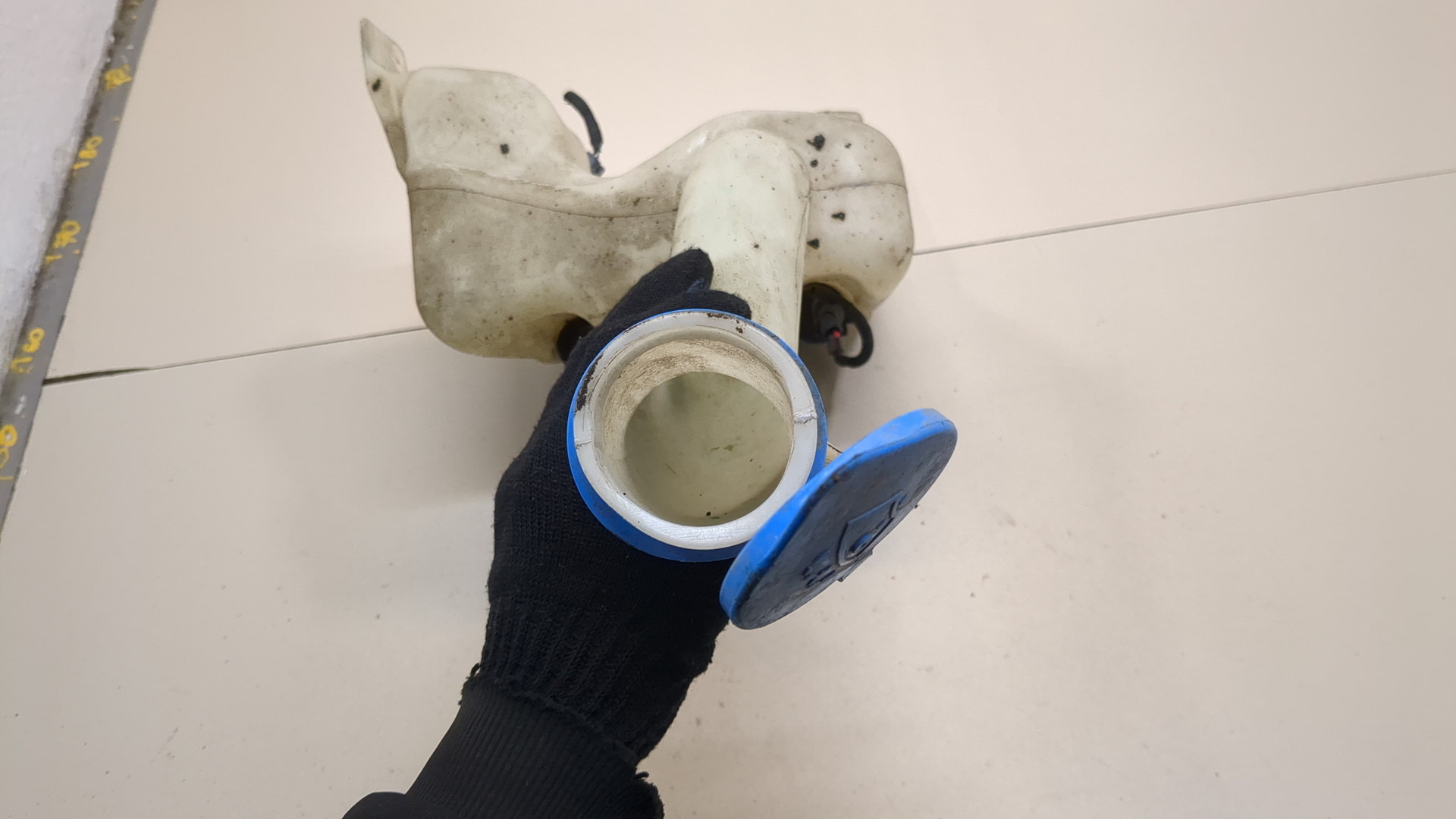 Бачок омывателя лобового стекла