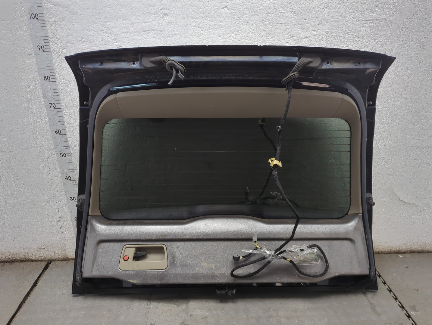 Дверь багажника