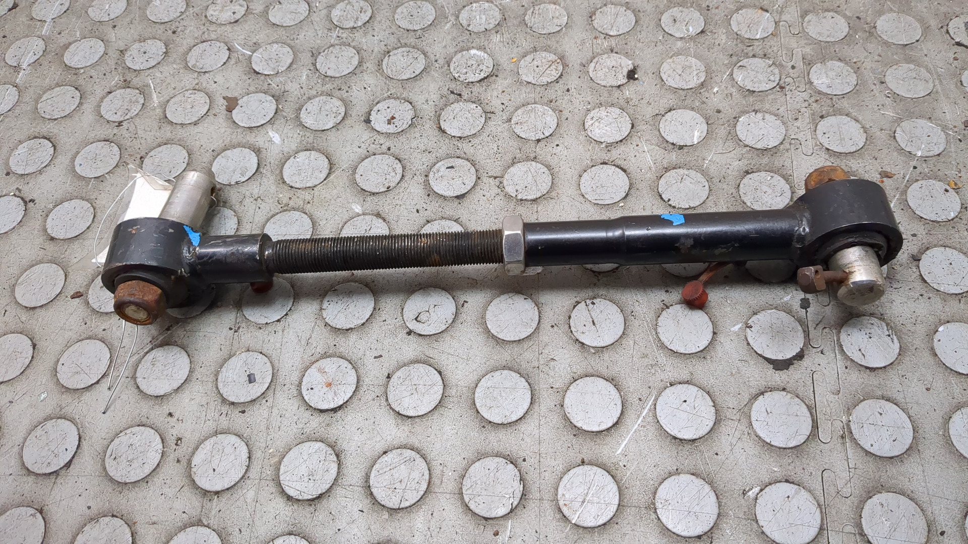 Рычаг передний