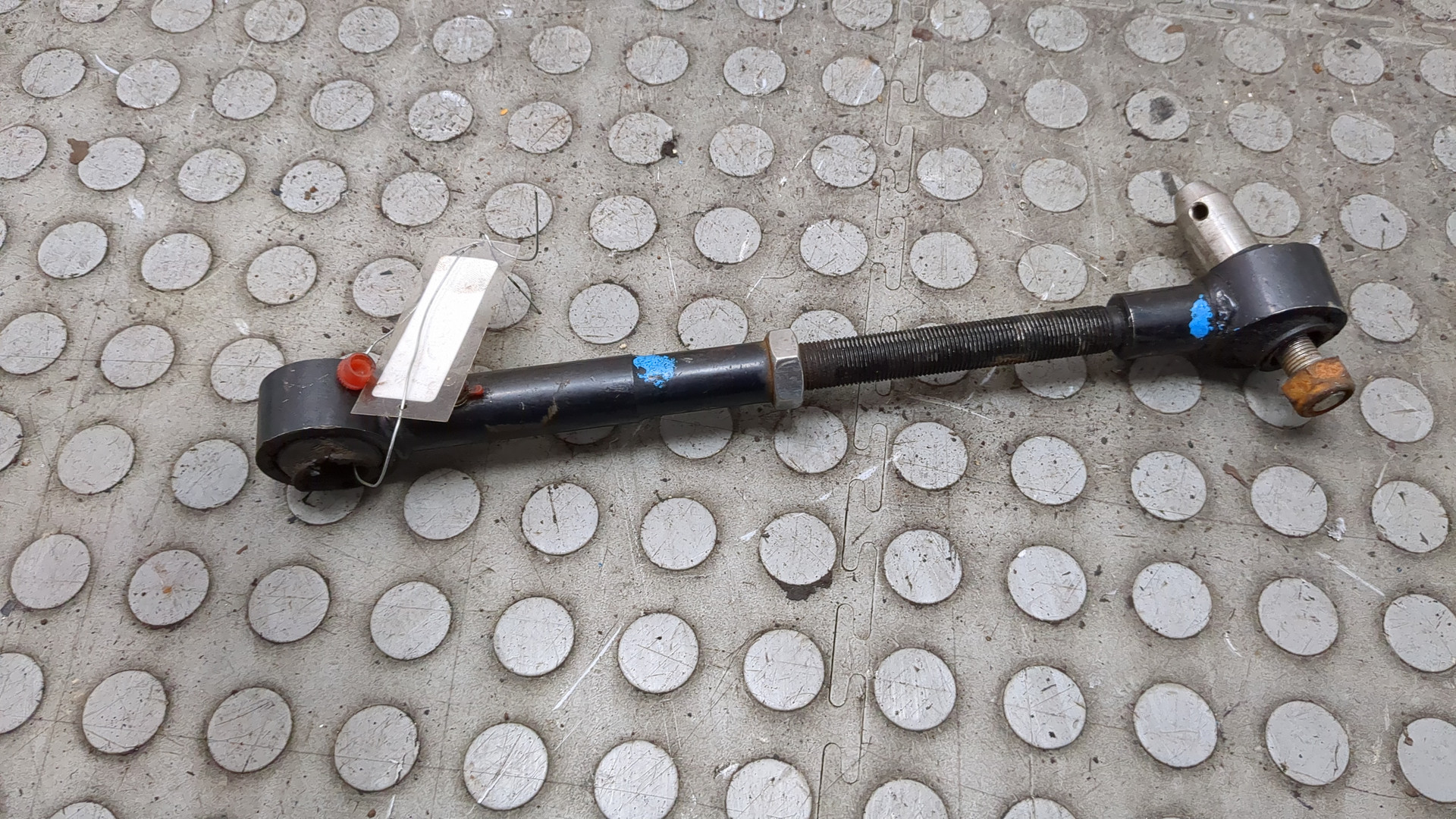 Рычаг передний