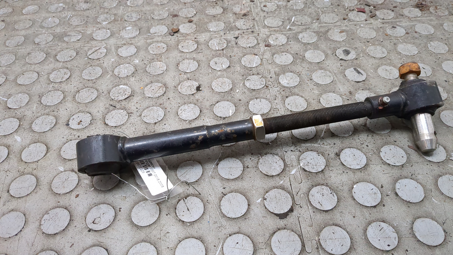 Рычаг передний