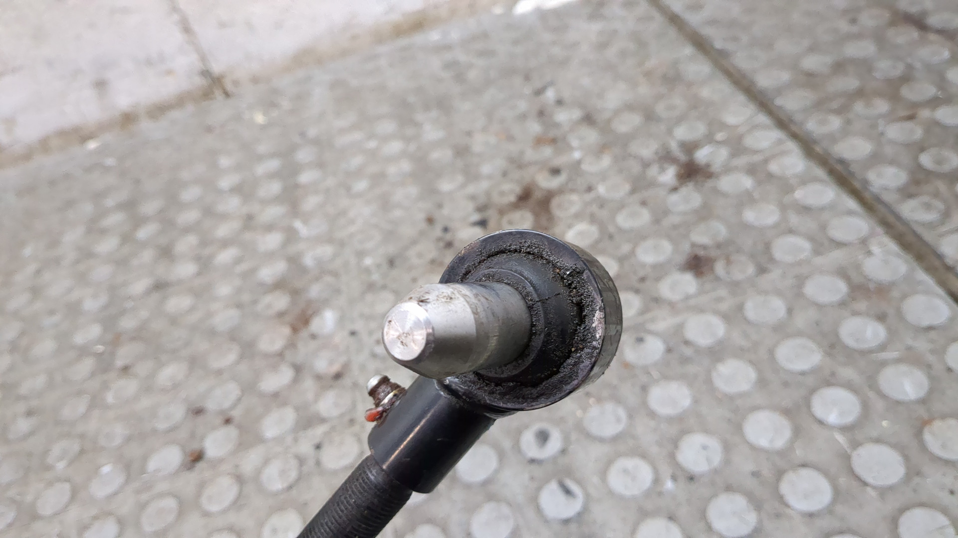 Рычаг передний