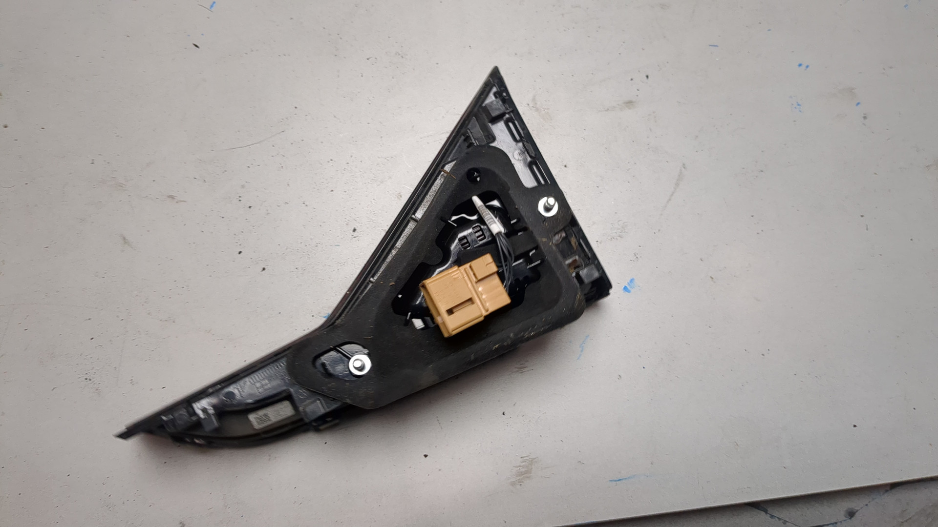 Фонарь задний внутренний правый