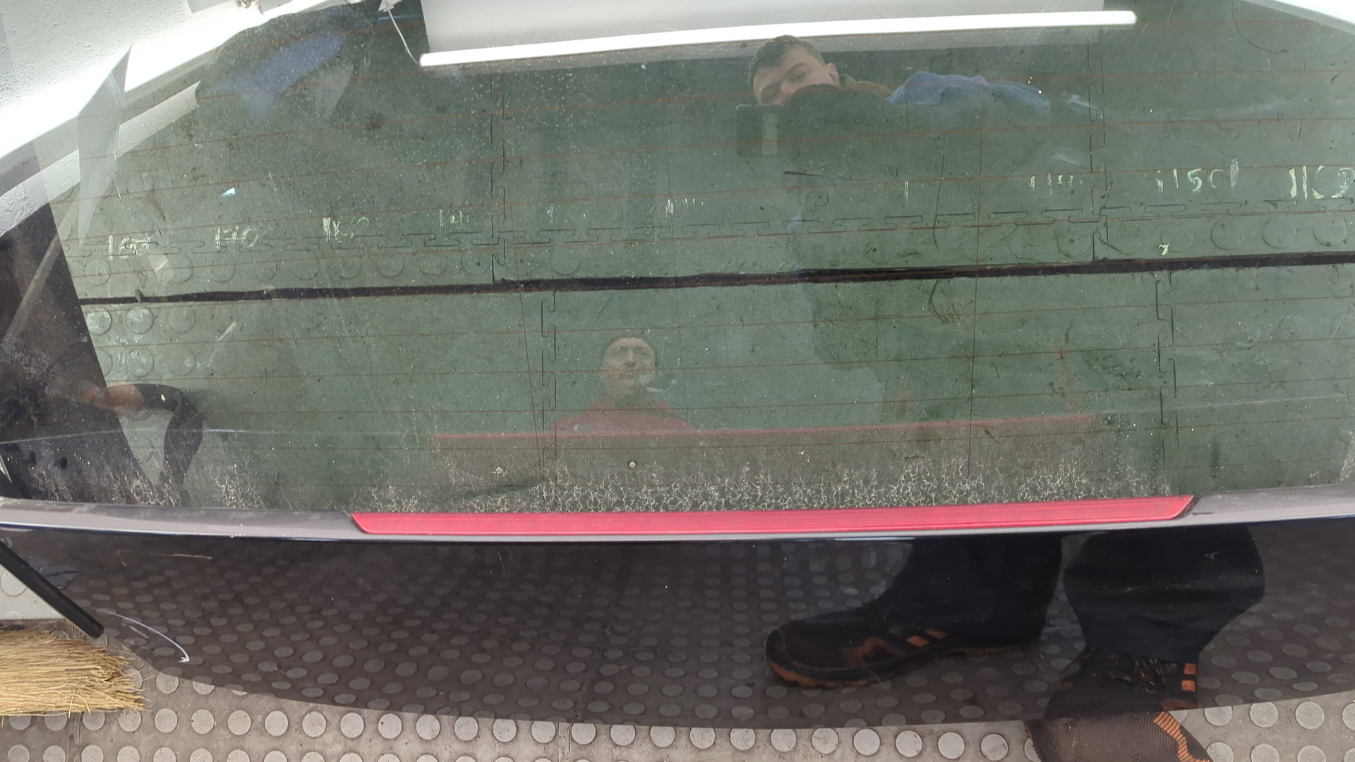 Дверь багажника