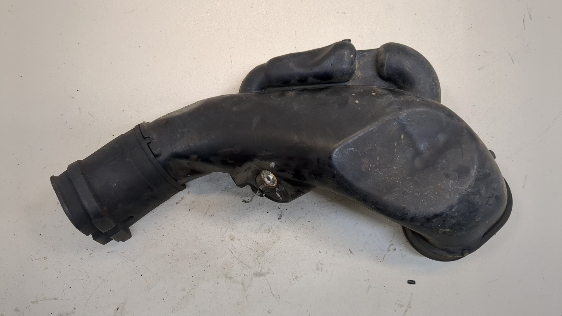 Патрубок воздушного фильтра