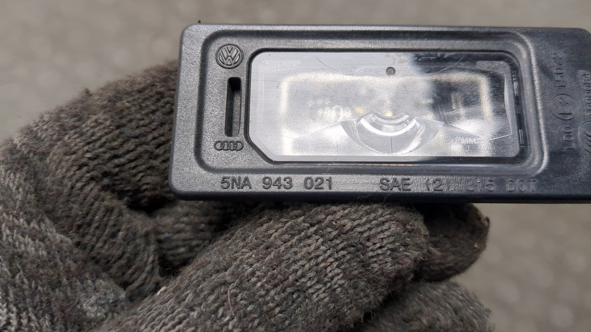 Фонарь подсветки номера