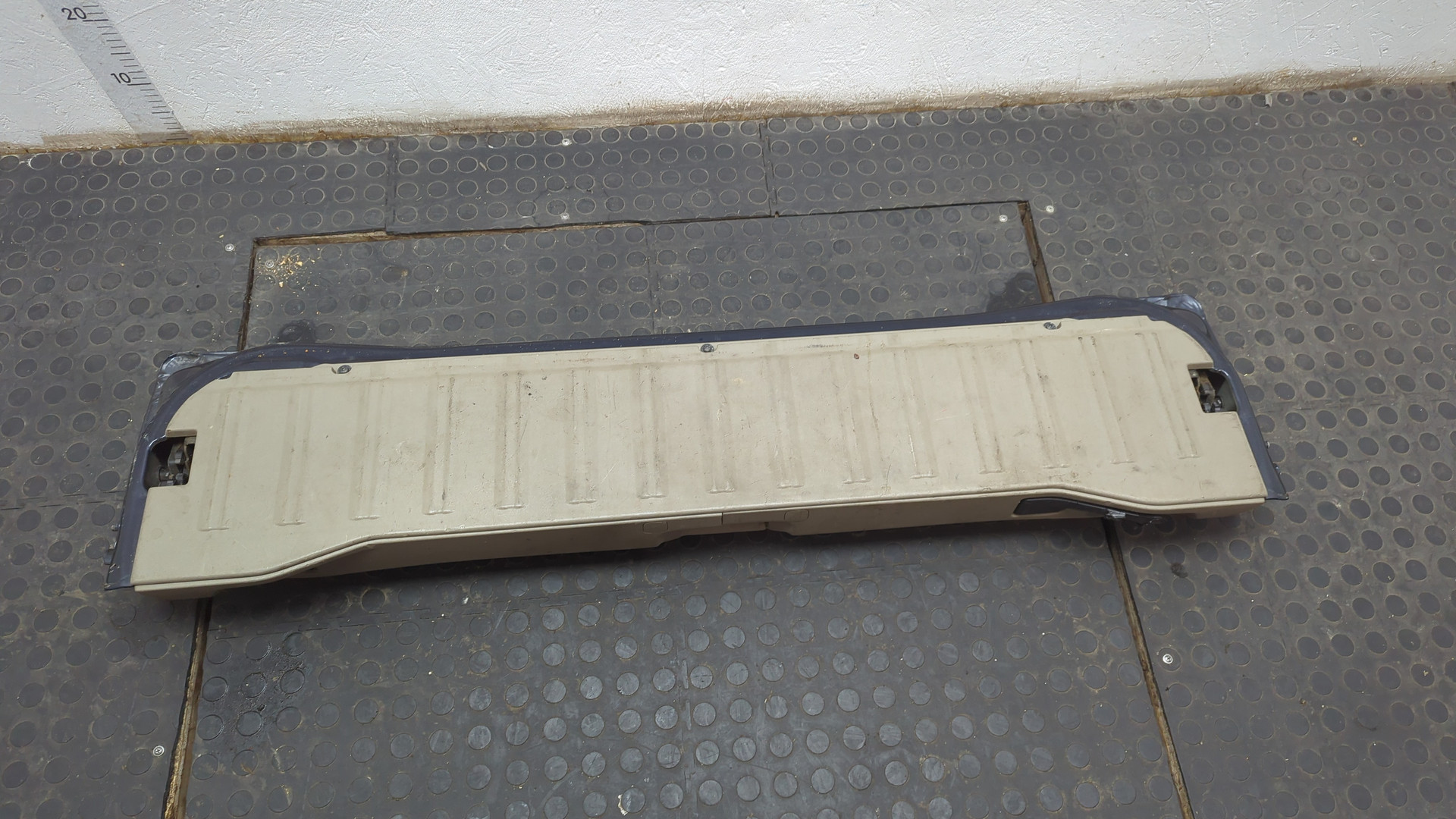 Дверь багажника нижняя (борт)