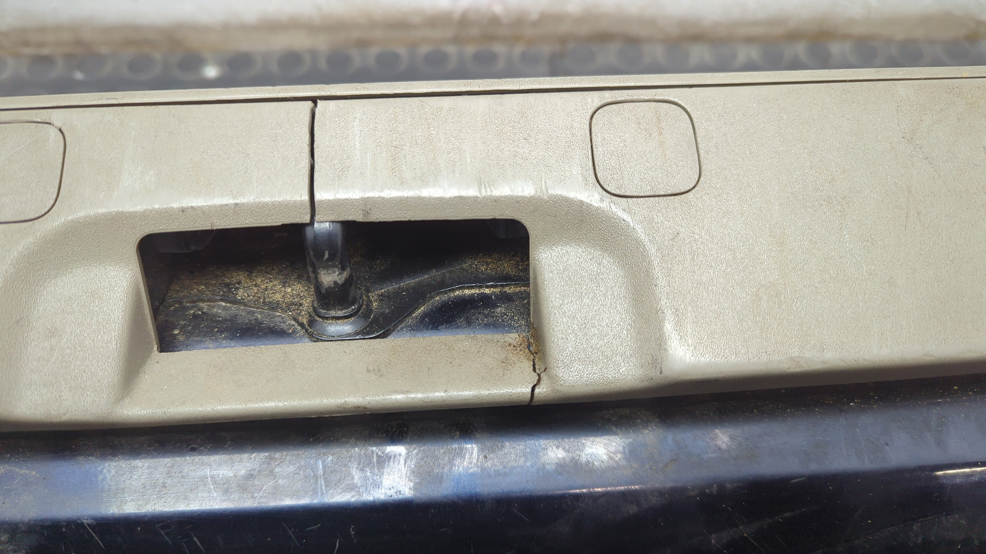 Дверь багажника нижняя (борт)