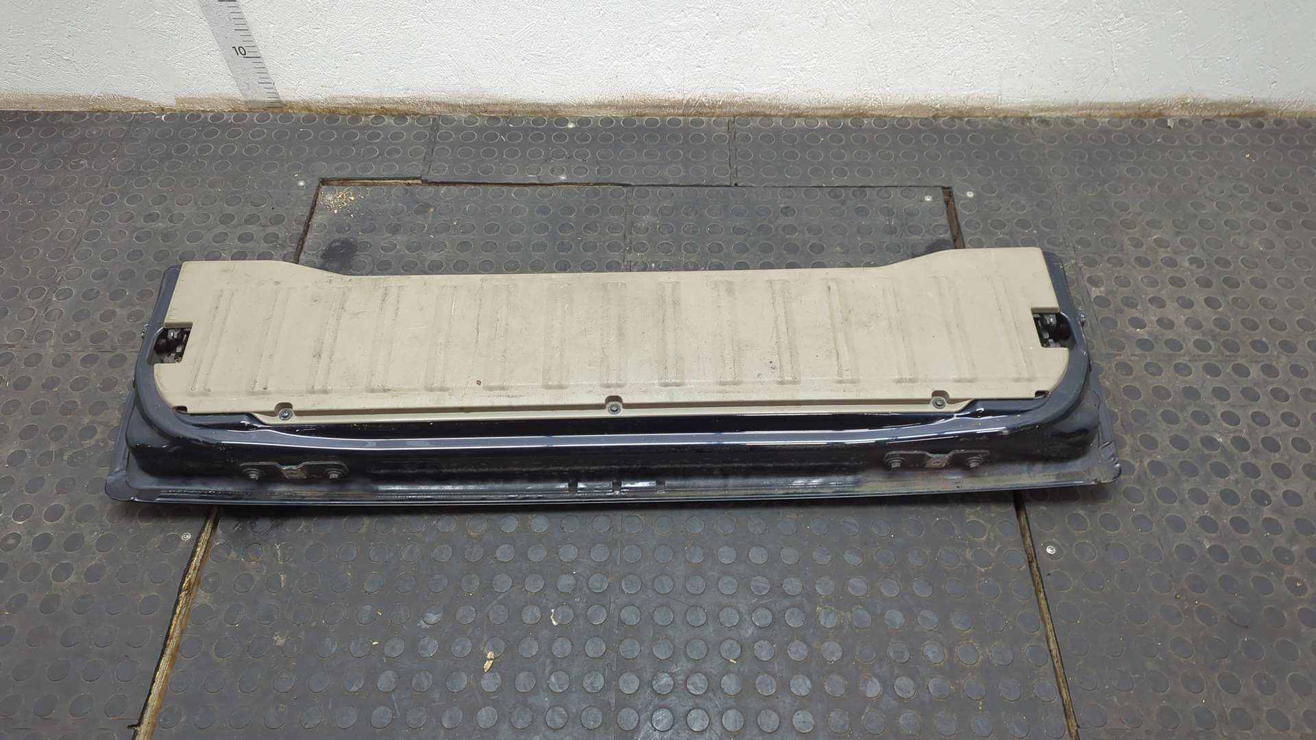 Дверь багажника нижняя (борт)