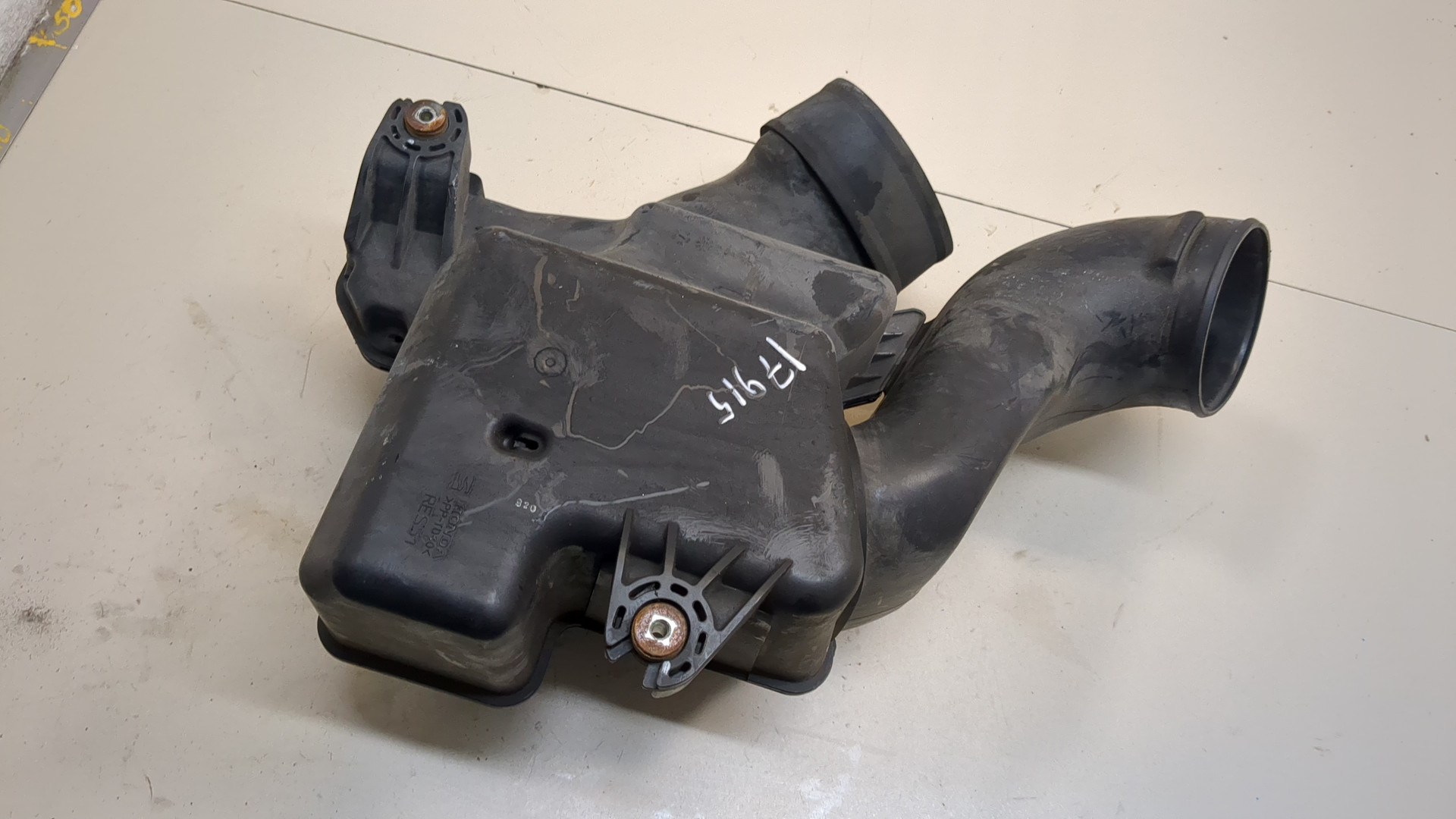 Резонатор воздушного фильтра