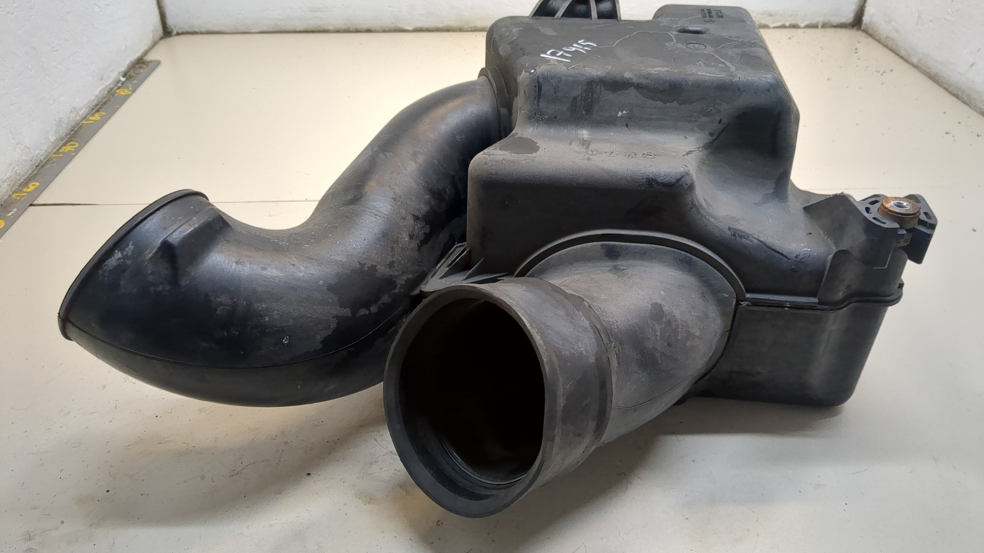 Резонатор воздушного фильтра